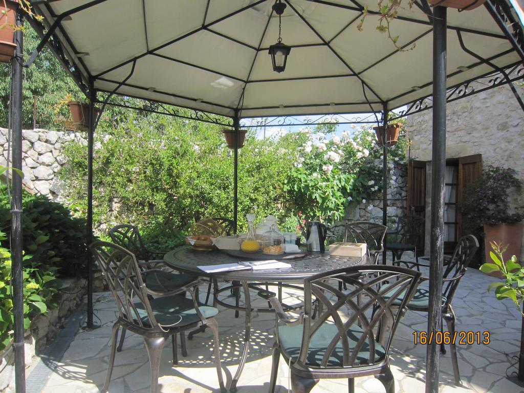 Bed and Breakfast La Frandomiere Saint-Martin-de-Londres Zimmer foto